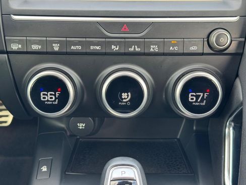 Used 2020 Jaguar E-PACE SE image 14