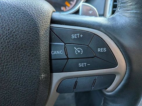 Used 2015 Jeep Grand Cherokee Limited w/ Luxury Group II image 12