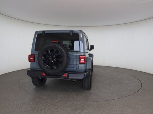Used 2025 Jeep Wrangler Unlimited Sahara AWD/4WD image 15