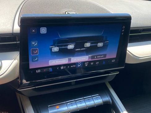 Used 2024 Lincoln Nautilus Reserve AWD/4WD image 25