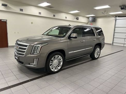 Used 2017 Cadillac Escalade Platinum AWD/4WD image 3