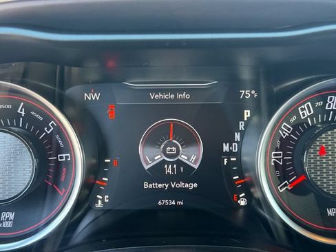 Used 2019 Dodge Challenger SXT RWD image 18