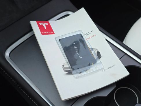 Used 2024 Tesla Model Y Long Range RWD image 38