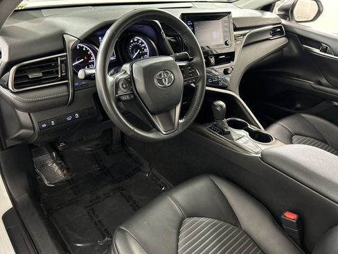 Used 2024 Toyota Camry SE image 12