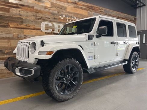 Used 2021 Jeep Wrangler Unlimited Sahara w/ Cold Weather Group AWD/4WD image 2