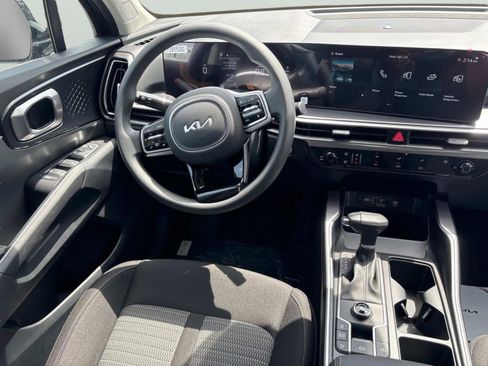 New 2025 Kia Sorento LX image 13