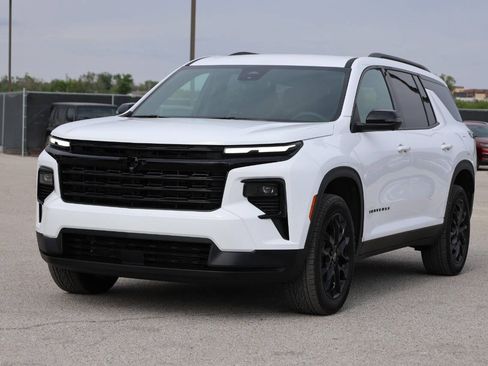 Used 2025 Chevrolet Traverse LT w/ Midnight/Sport Edition AWD/4WD image 6