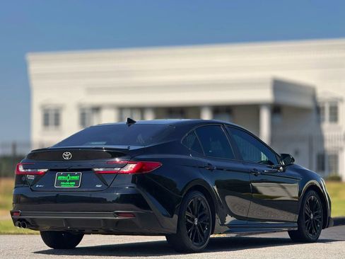 Used 2025 Toyota Camry SE w/ Convenience Package FWD image 12
