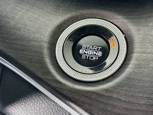 Certified 2024 Jeep Grand Cherokee Limited image 23