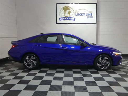 Used 2025 Hyundai Elantra Sport FWD image 6