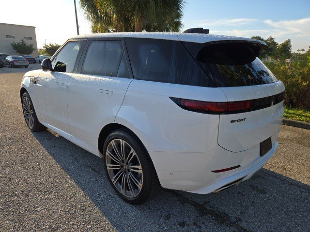Used 2025 Land Rover Range Rover Sport Dynamic SE AWD/4WD image 3