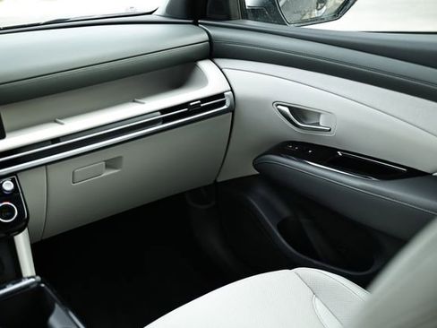 Certified 2025 Hyundai Tucson Limited AWD/4WD image 29