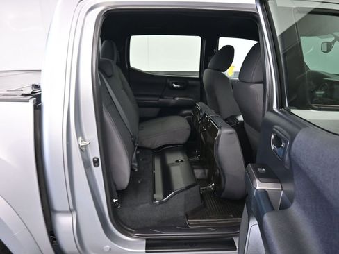 Used 2017 Toyota Tacoma TRD Sport image 36