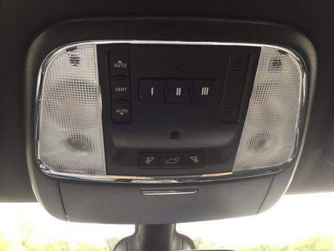 Used 2017 Jeep Grand Cherokee Trailhawk AWD/4WD image 35