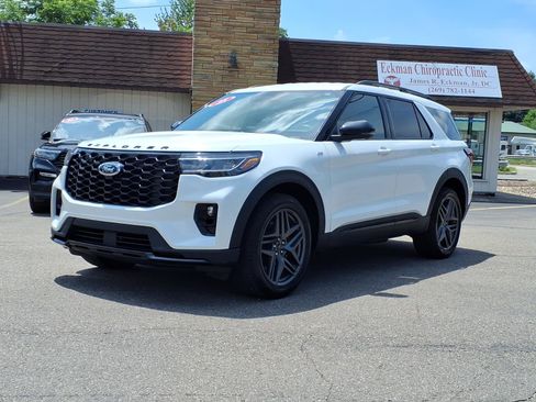 Certified 2025 Ford Explorer ST-Line w/ ST-Line Street Pack AWD/4WD image 3
