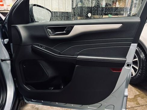 Used 2022 Ford Escape SE w/ SE Sport Appearance Package image 15