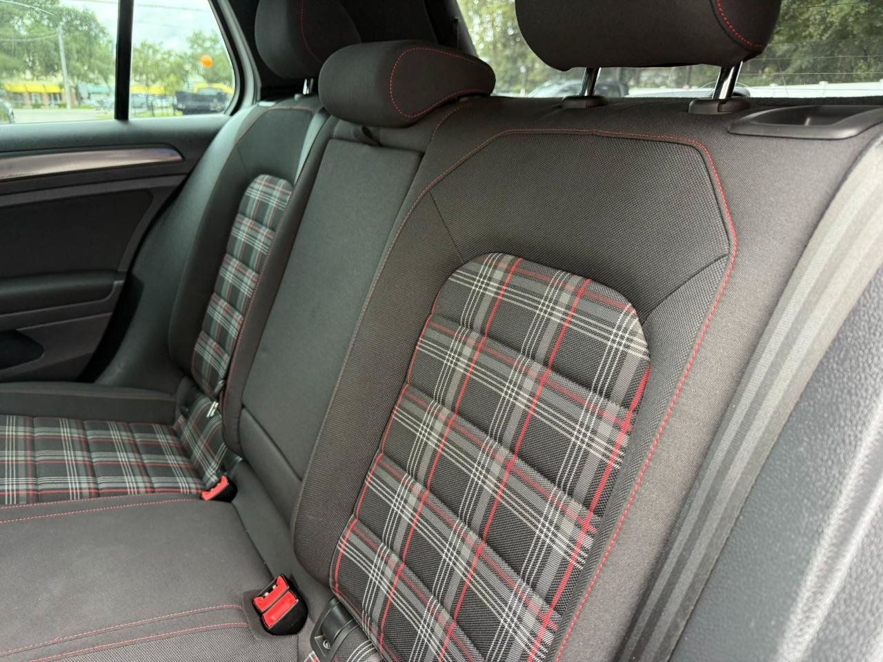 Used 2018 Volkswagen GTI SE FWD image 23
