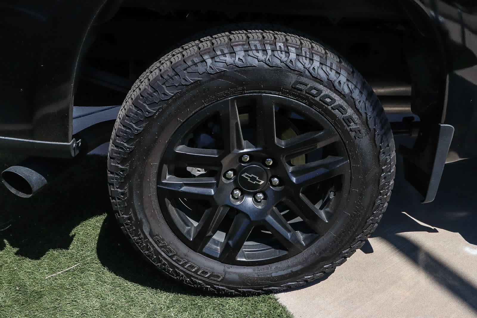Used 2022 Chevrolet Silverado 1500 RST w/ LPO, Dark Essentials Package RWD image 18