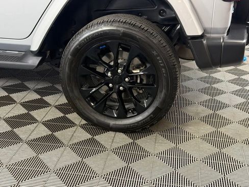 Used 2023 Jeep Wrangler Unlimited Sahara image 12