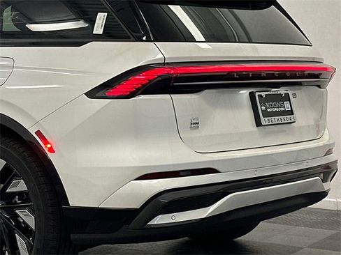 New 2026 Lincoln Nautilus Reserve w/ Jet Appearance Package image 7