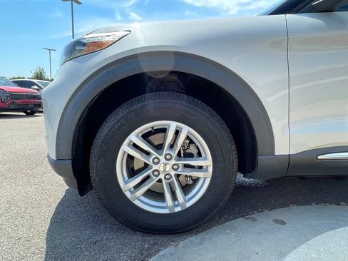 Used 2020 Ford Explorer XLT w/ Equipment Group 202A AWD/4WD image 33