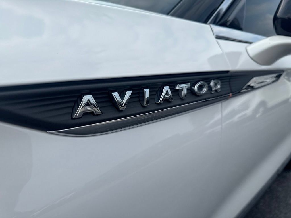 Used 2023 Lincoln Aviator AWD w/ Premium Package image 46