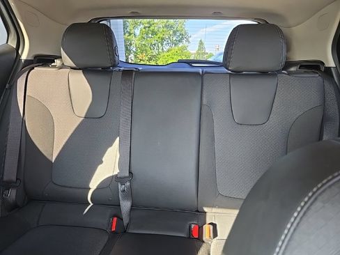 Used 2023 Buick Encore GX Preferred w/ Cold Weather Comfort Package AWD/4WD image 33