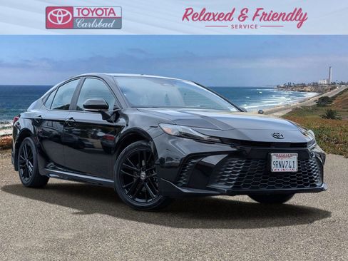 Used 2025 Toyota Camry SE FWD image 1