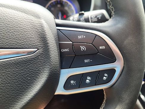 Used 2025 Chrysler Pacifica Select FWD image 20