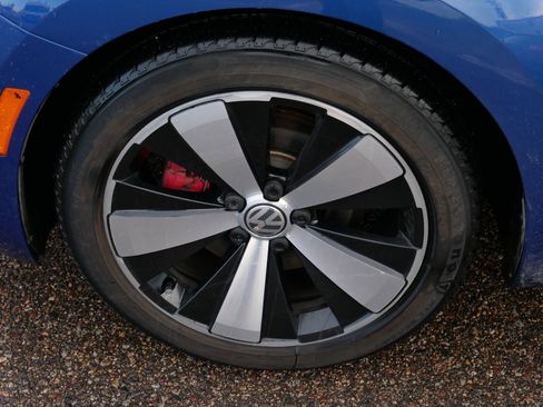 Used 2015 Volkswagen Beetle R-Line image 15