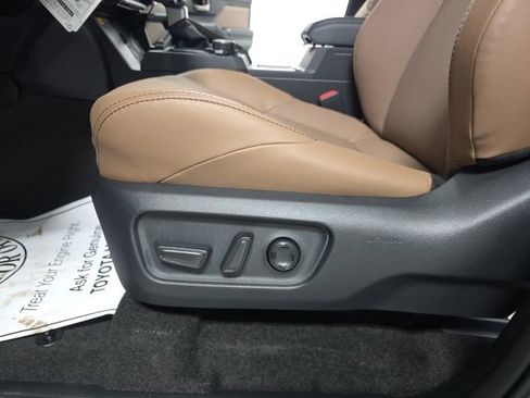New 2026 Toyota 4Runner Limited AWD/4WD image 18