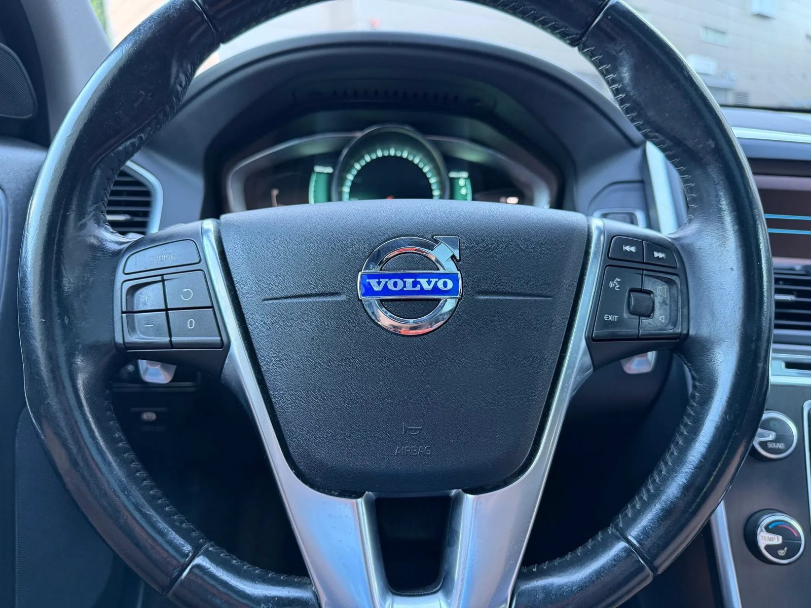 Used 2015 Volvo XC60 T6 Platinum AWD/4WD image 16