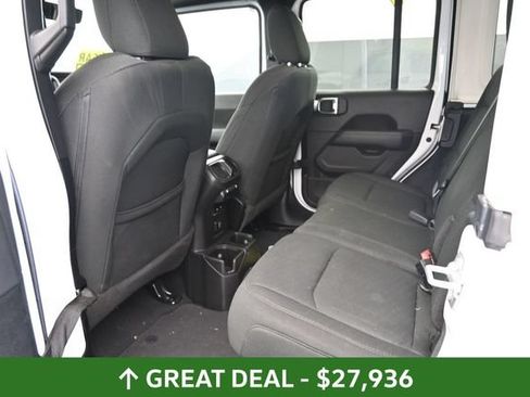 Used 2023 Jeep Wrangler Unlimited Sahara AWD/4WD image 17