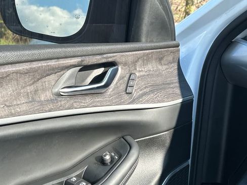 Used 2023 Jeep Grand Cherokee L Limited w/ Black Appearance Package image 30