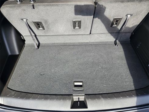 Used 2023 Chevrolet Traverse LT image 14