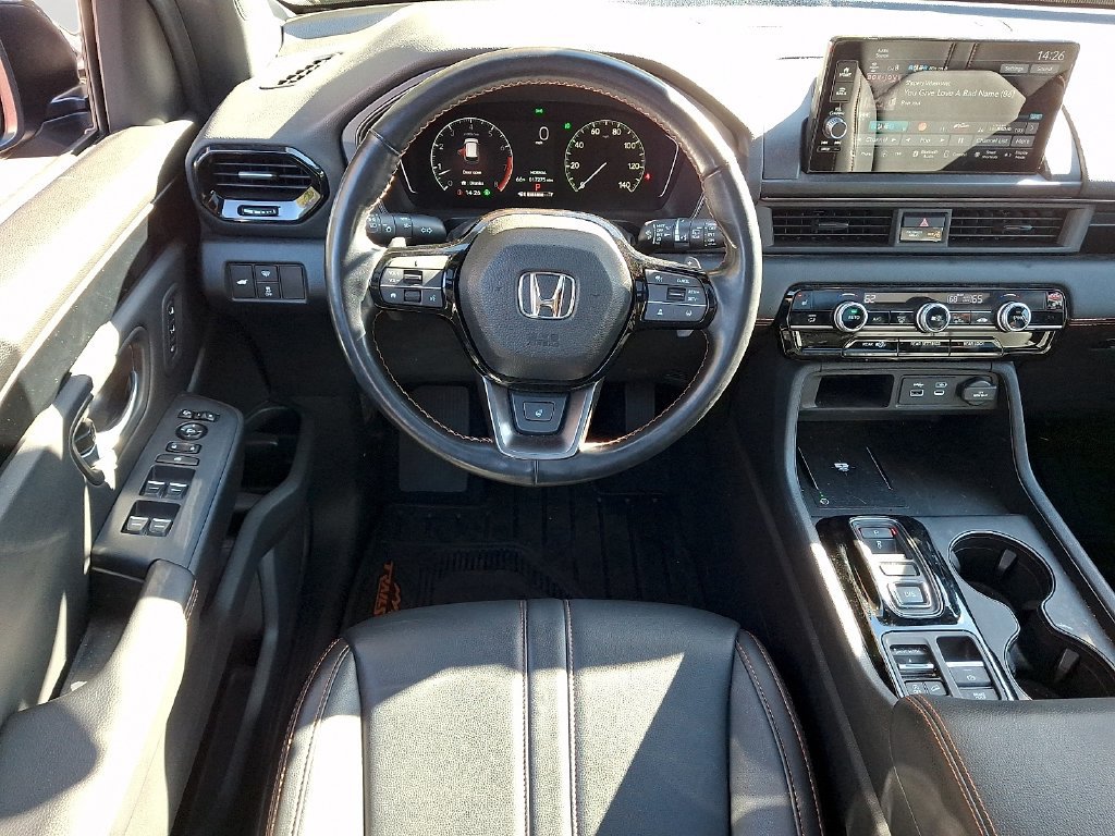 Used 2025 Honda Pilot TrailSport image 13
