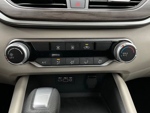 Used 2025 Nissan Altima 2.5 SV image 27