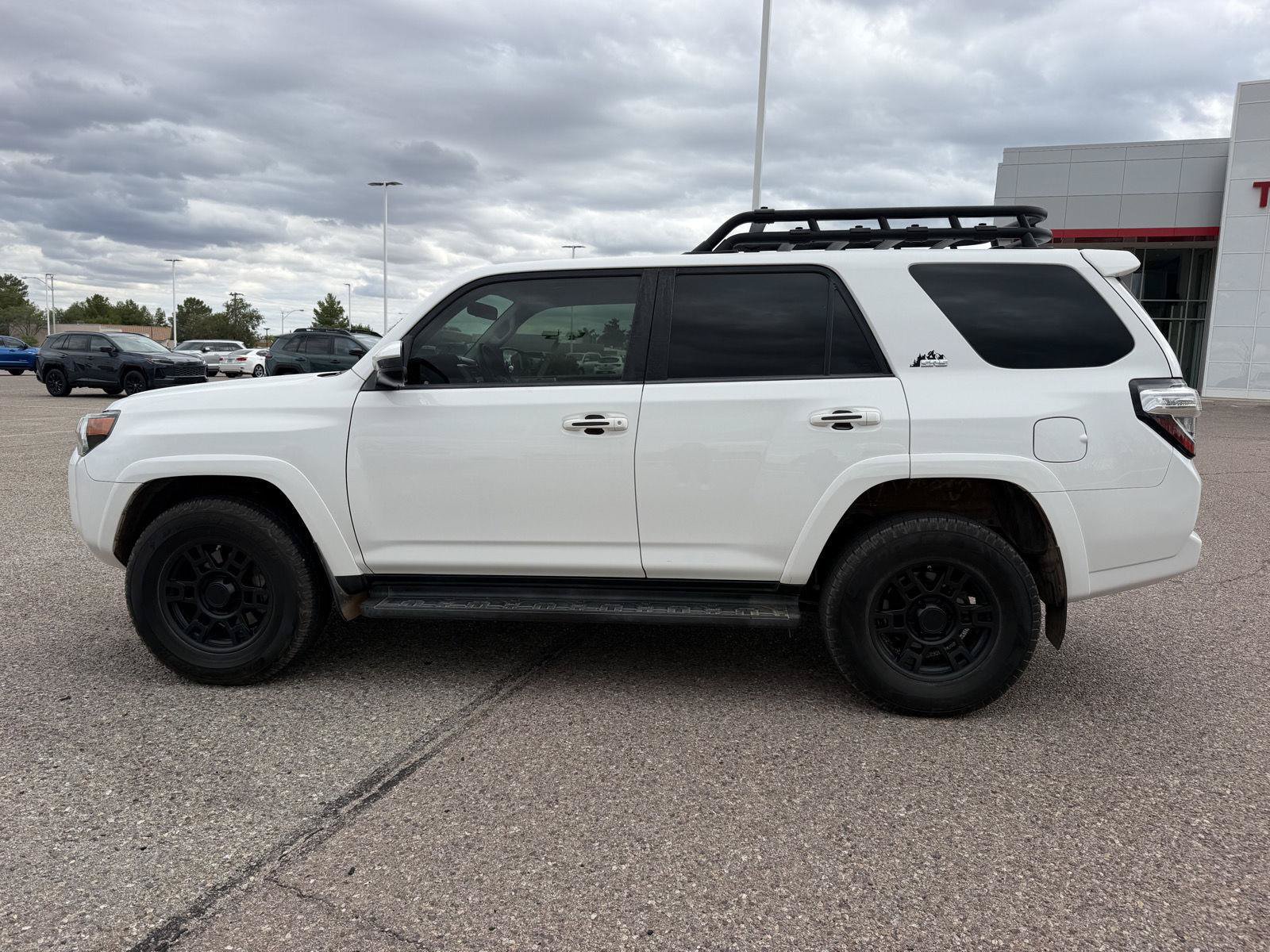 Used 2017 Toyota 4Runner SR5 AWD/4WD image 2