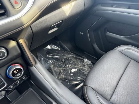 Certified 2023 Chevrolet Suburban High Country image 24