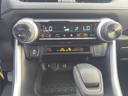 Certified 2025 Toyota RAV4 LE image 28
