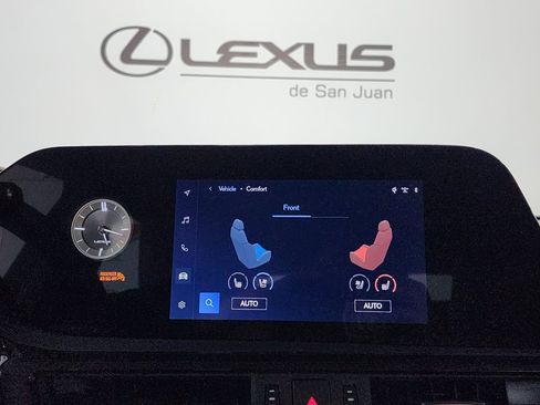 Used 2024 Lexus ES 300h w/ Premium Package image 21