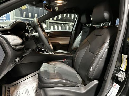 Used 2023 Jeep Compass Latitude image 15