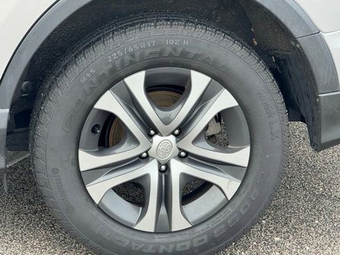 Used 2018 Toyota RAV4 LE image 6