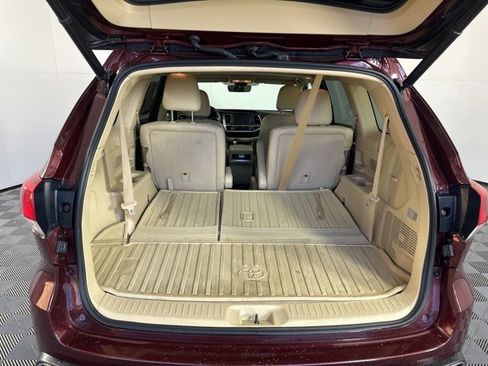 Used 2017 Toyota Highlander Limited image 25