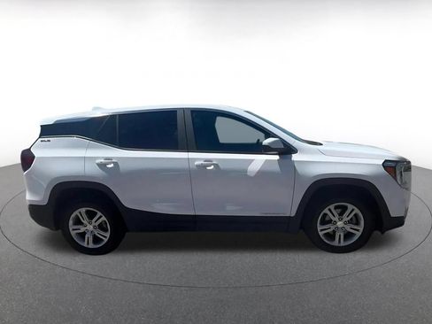 Used 2024 GMC Terrain SLE FWD image 16