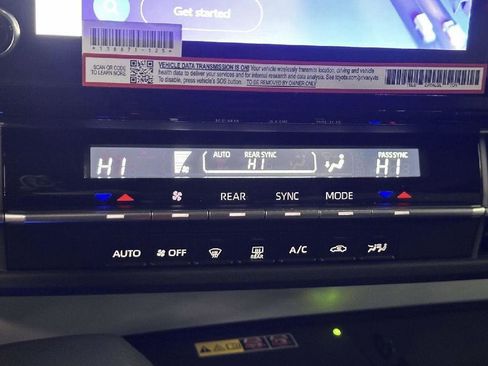 Used 2025 Toyota Sienna LE image 22