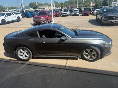 Used 2017 Ford Mustang Coupe RWD image 8