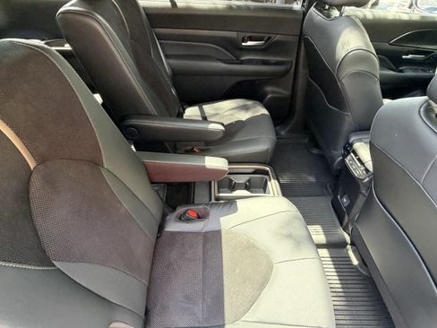 Used 2026 Toyota Grand Highlander AWD Hybrid image 39