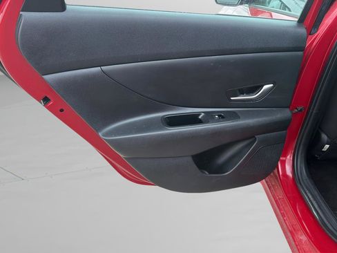 Used 2021 Hyundai Elantra SE image 22