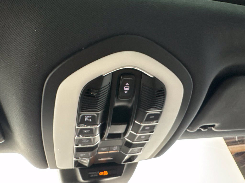 Certified 2023 Porsche Macan Turbo AWD/4WD image 40